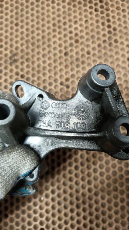 Кронштейн Passat B6 BSE