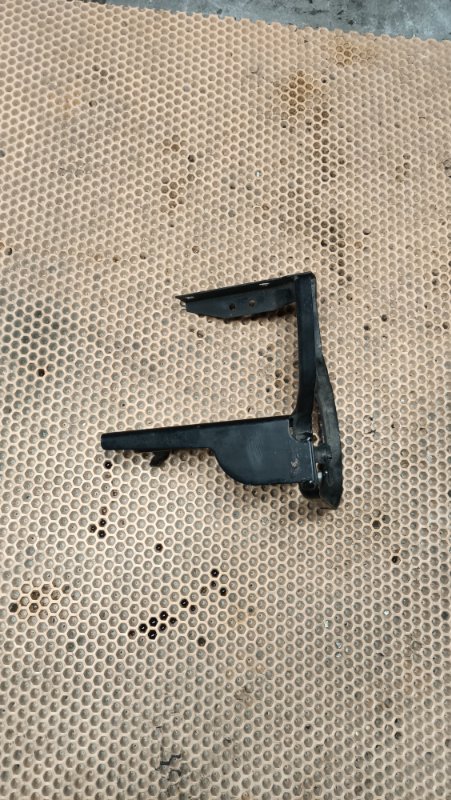 Кронштейн Volkswagen Passat B6 BSE Кронштейн Volkswagen Passat B6 BSE