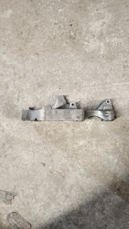 Кронштейн Volkswagen Passat B6 BSE Кронштейн Volkswagen Passat B6 BSE