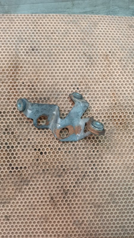 Кронштейн Skoda Octavia A5 BSE Кронштейн Skoda Octavia A5 BSE