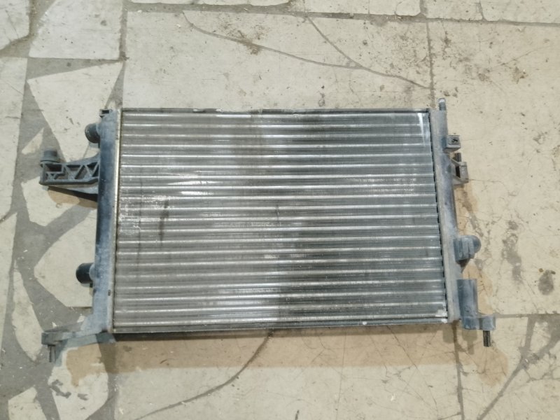 Радиатор охлаждения двигателя Opel Corsa C Z10XE