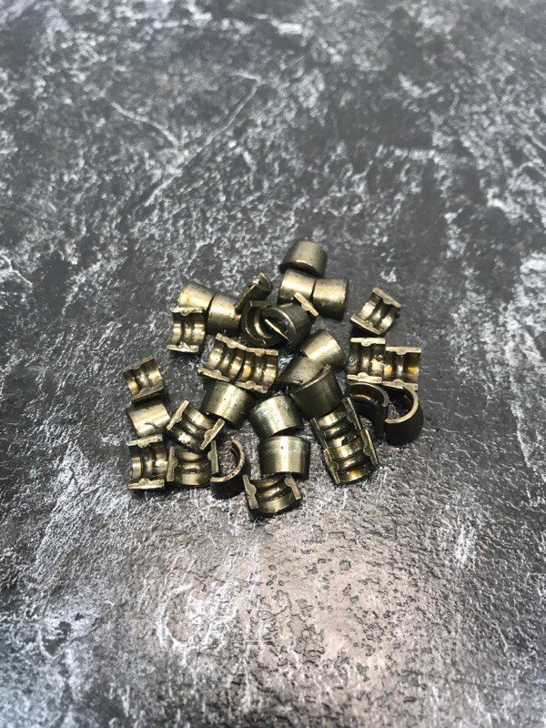 Запчасть сухарь клапана Subaru Legacy BL5 EJ25 13210AA020 контрактная Сухарь клапана Subaru Legacy BL5 EJ25 13210AA020 контрактная