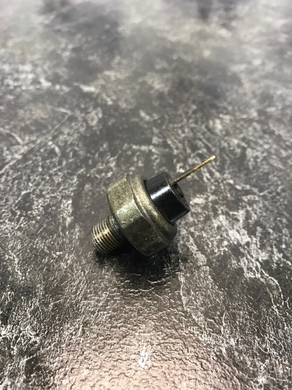 Датчик давления масла ДВС Subaru Legacy BH5 EJ20 25240KA040 контрактная