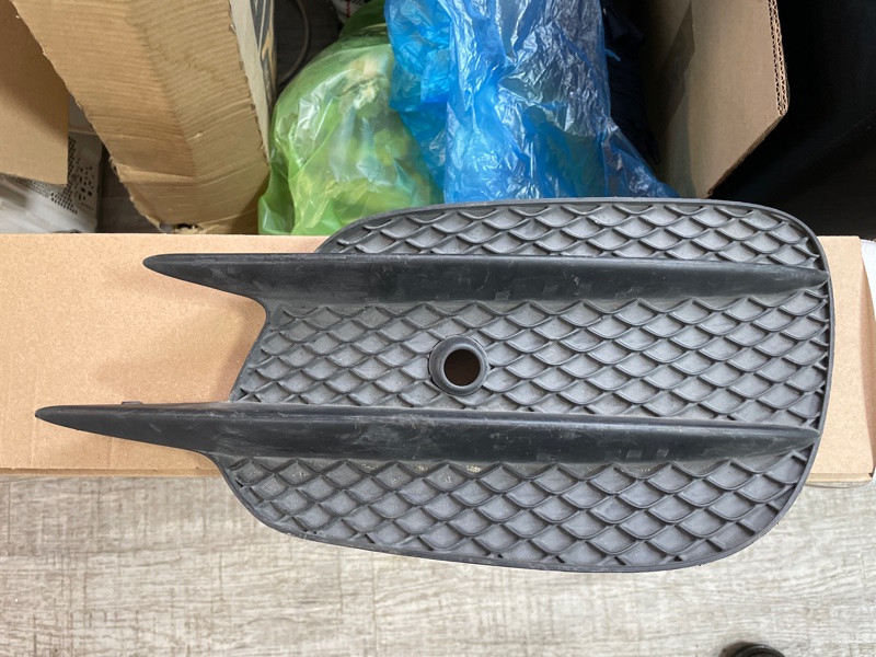 Решетка переднего бампера Mercedes-Benz E Class 2016-2021 W213 A2138856800 Б/У