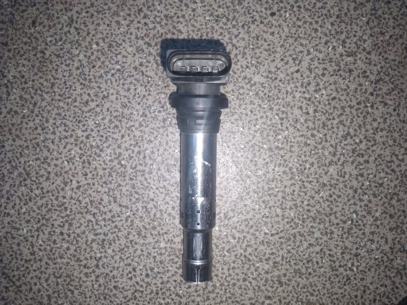 Катушка зажигания Volkswagen BORA  JETTA GOLF 1998-2005 1J2 BCA CAXA BLF 036905715E Б/У