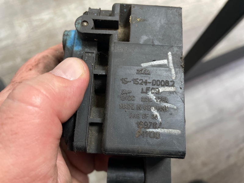 Блок клапанов пневмоподвески Volkswagen Touareg 2007-2009 GP 15152400082 Б/У