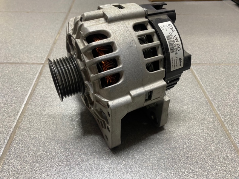 Генератор 03D903025J новая