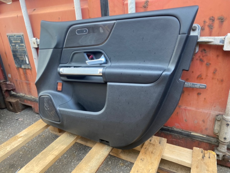 Обшивка двери Mercedes-Benz GLB-class