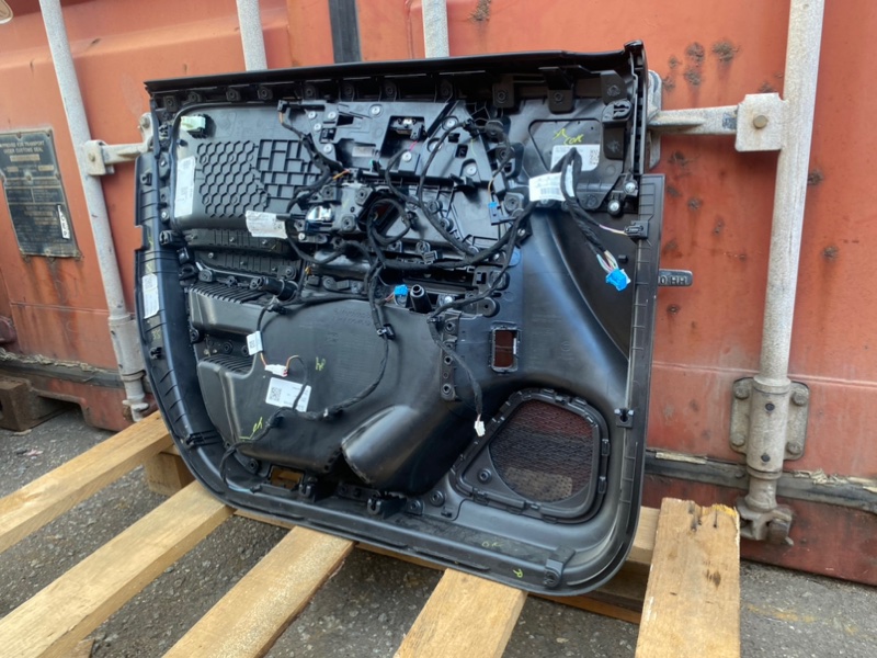 Обшивка двери GLB-class