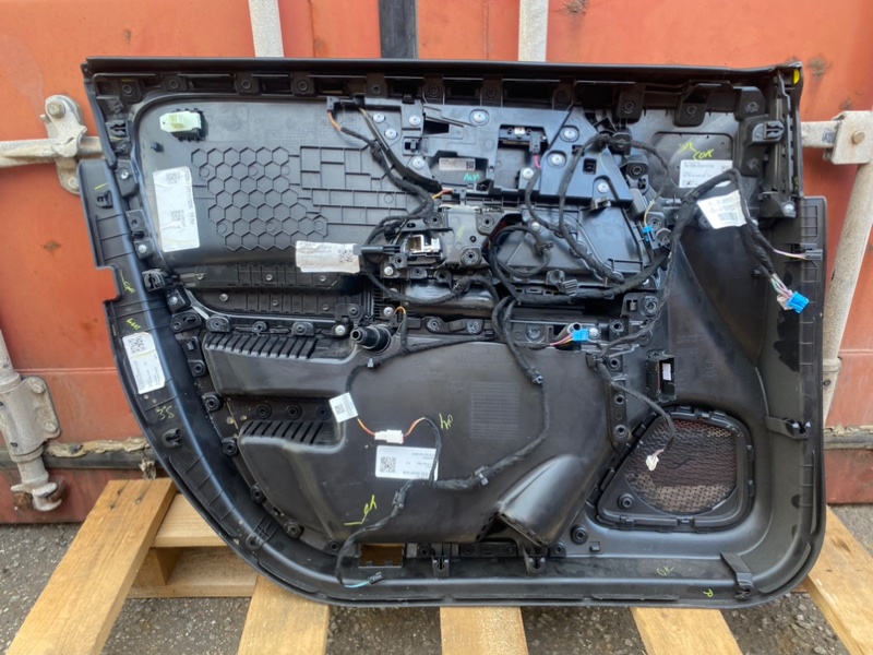 Обшивка двери GLB-class