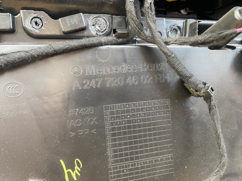 Обшивка двери GLB-class