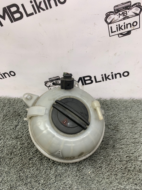 Расширительный бачок A3 8V