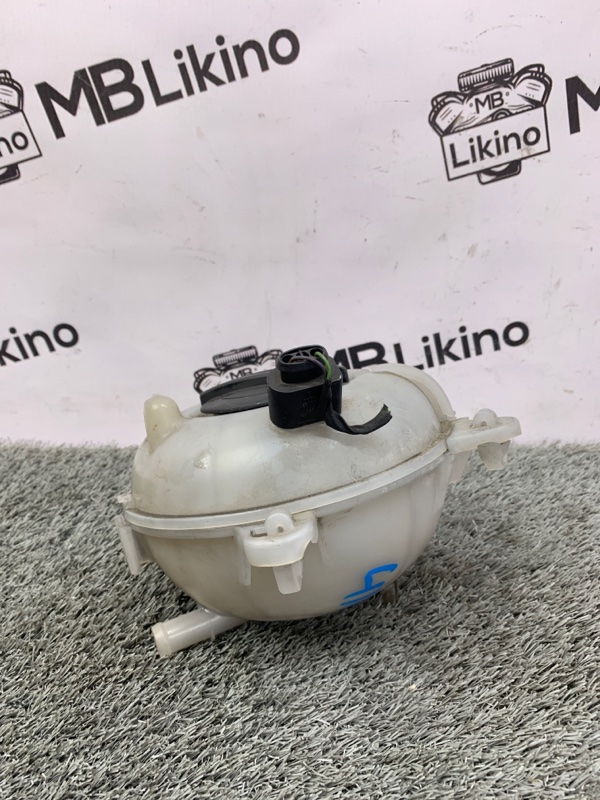 Расширительный бачок A3 8V