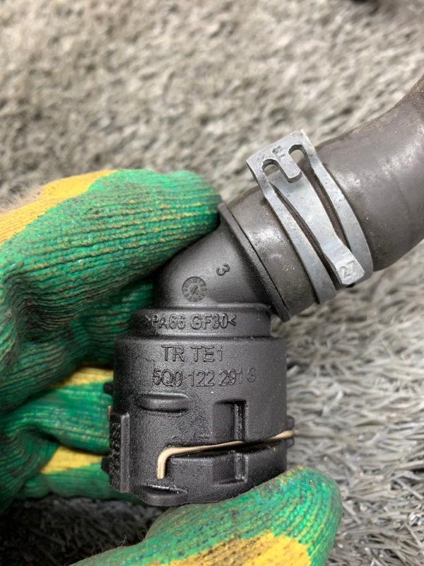 Патрубок системы охлаждения A3 8V