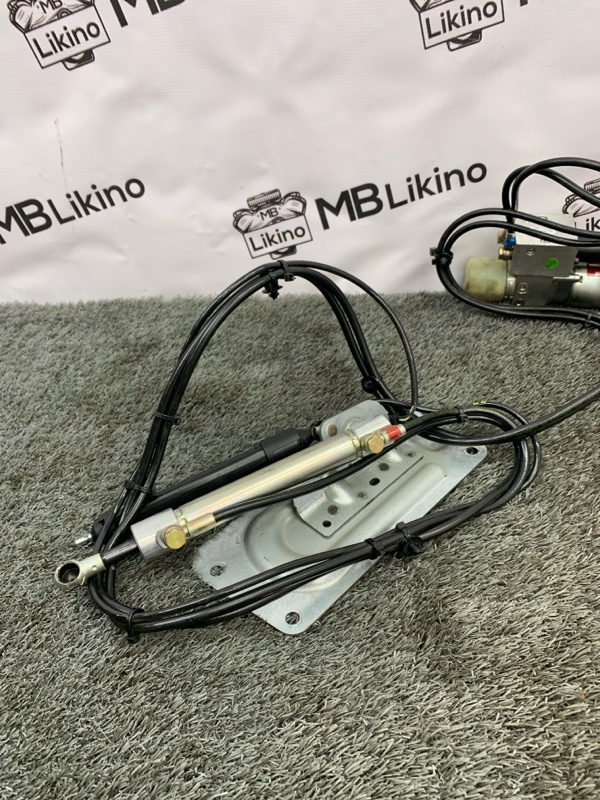 Насос крышки багажника GL X164 Насос крышки багажника GL X164