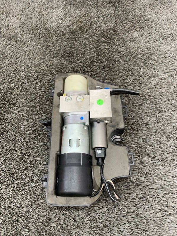 Насос крышки багажника GL X164