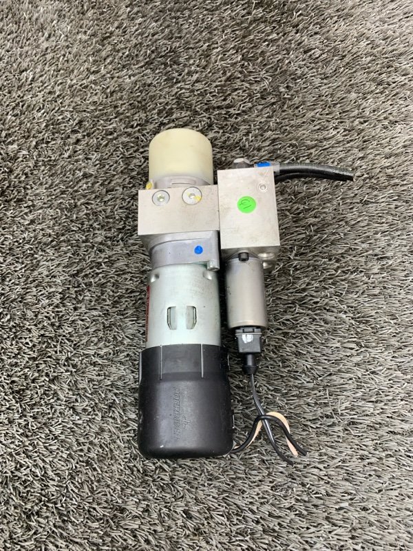 Насос крышки багажника GL X164