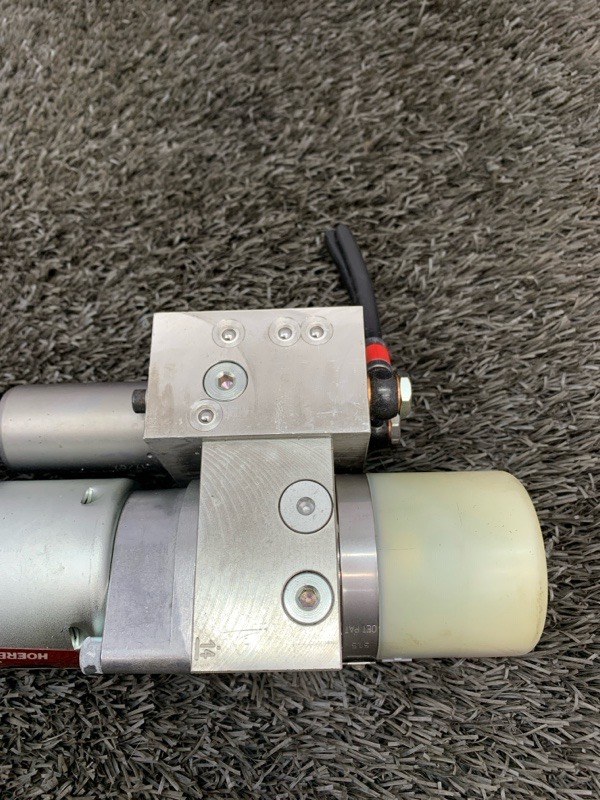 Насос крышки багажника GL X164