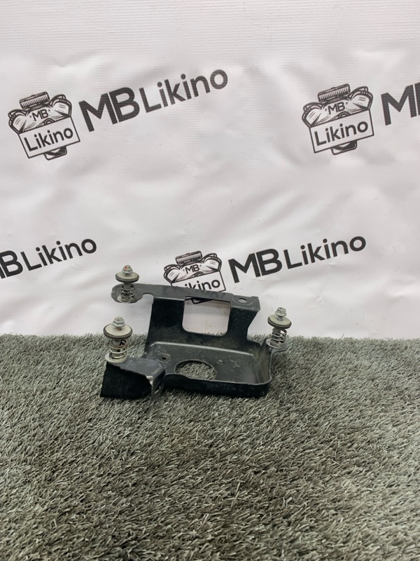 Кронштейн компрессора пневмоподвески Mercedes ML GL W164 X164 A1643210140 Б/У