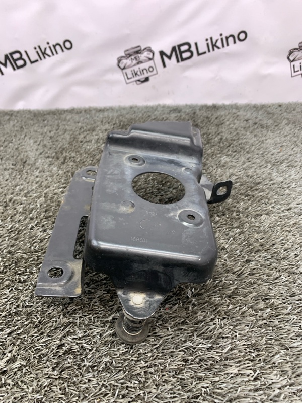 Кронштейн компрессора пневмоподвески ML GL W164 X164