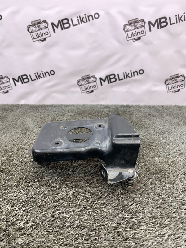 Кронштейн компрессора пневмоподвески ML GL W164 X164