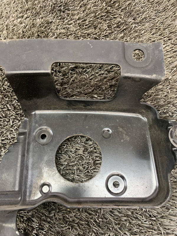 Кронштейн компрессора пневмоподвески ML GL W164 X164