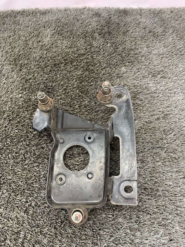 Кронштейн компрессора пневмоподвески ML GL W164 X164