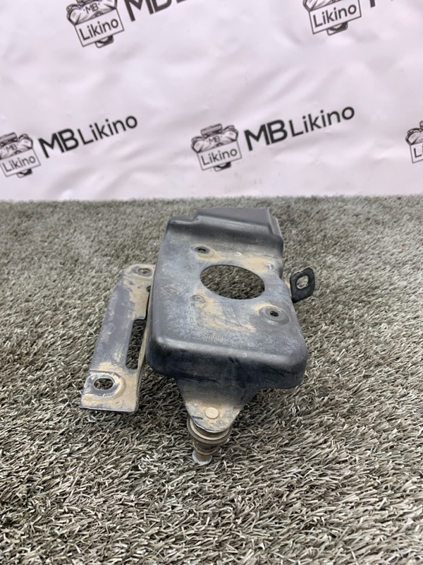 Кронштейн компрессора пневмоподвески ML GL W164 X164