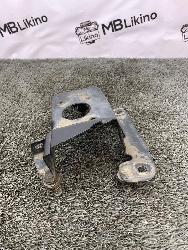 Кронштейн компрессора пневмоподвески ML GL W164 X164