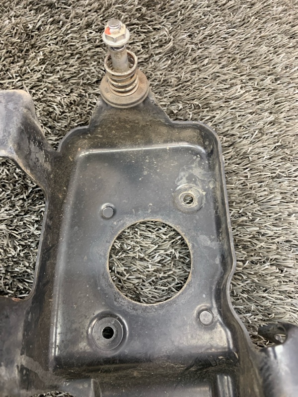 Кронштейн компрессора пневмоподвески ML GL W164 X164