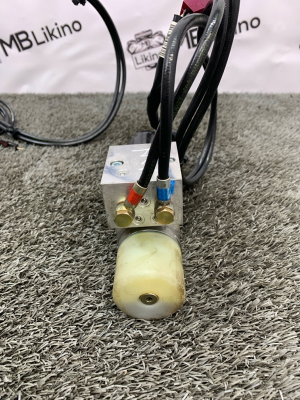 Насос крышки багажника GL X164 Насос крышки багажника GL X164