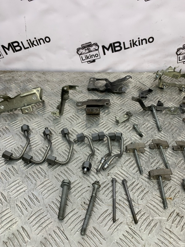 Комплект болтов ML GL W166 X166 642.826