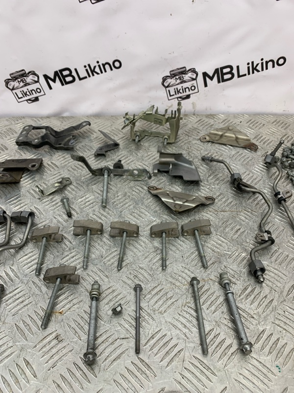 Комплект болтов ML GL W166 X166 642.826