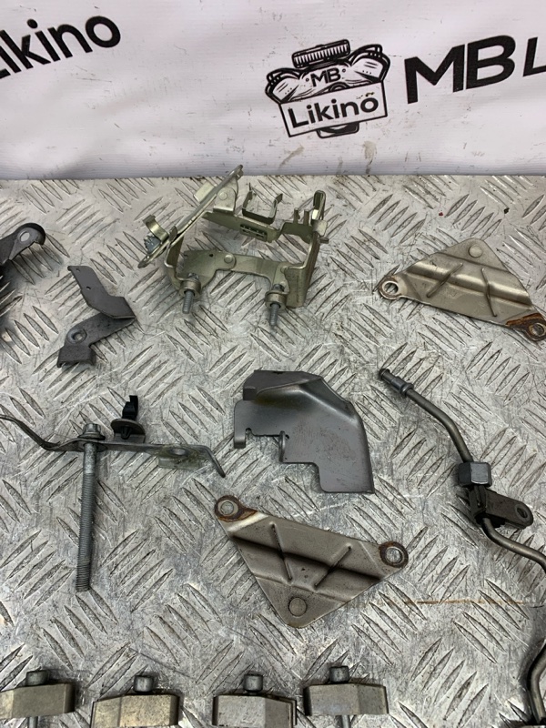 Комплект болтов ML GL W166 X166 642.826