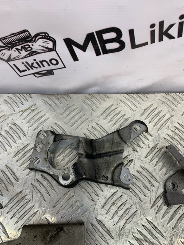 Комплект болтов ML GL W166 X166 642.826