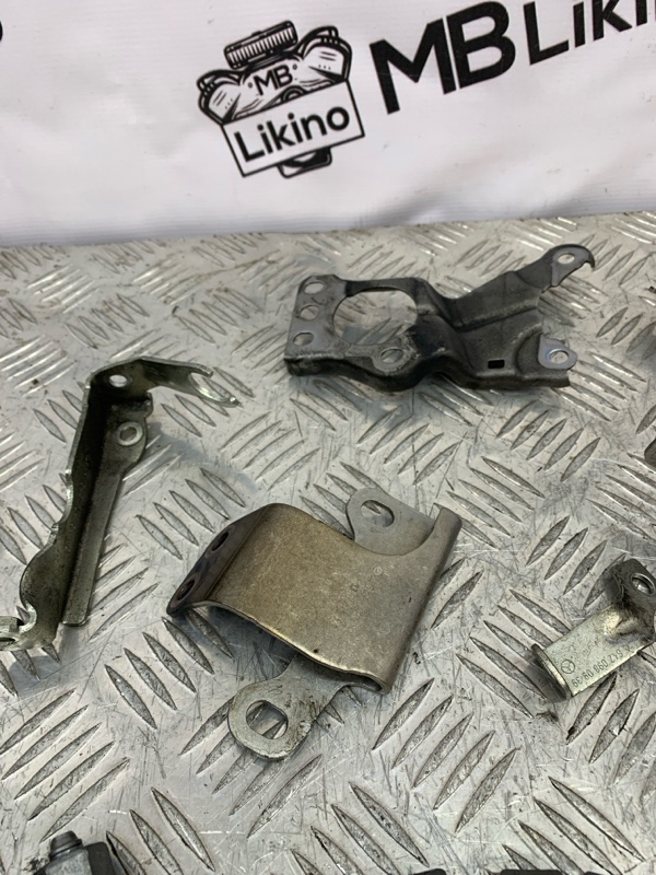 Комплект болтов ML GL W166 X166 642.826