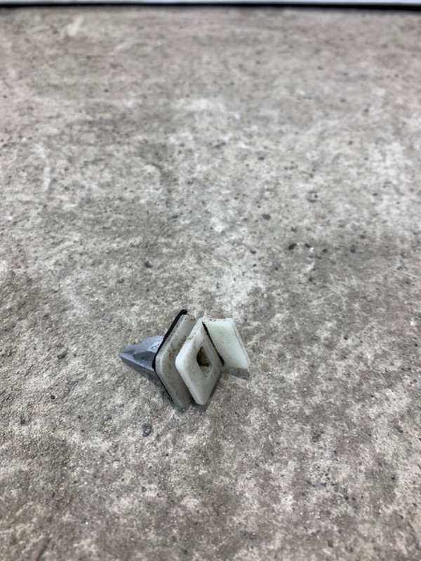 Запчасть клипса порога Honda Accord 2002 Cf4 f20b контрактная Клипса порога Honda Accord 2002 Cf4 f20b контрактная