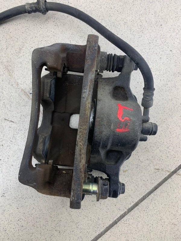 Суппорт тормозной передний правый Honda Civic ES1 D15B