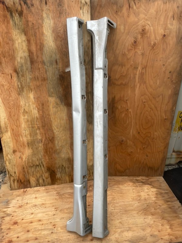 Запчасть накладки на пороги SUBARU Forester SG5 контрактная Накладки на пороги SUBARU Forester SG5 контрактная