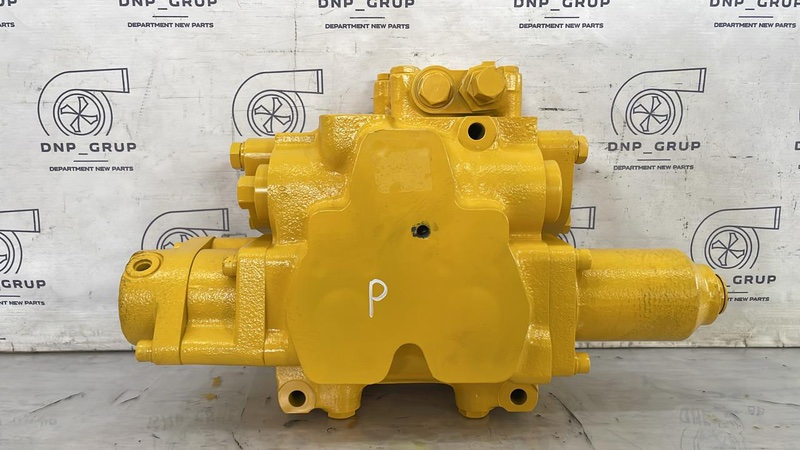 ГИДРОРАСПРЕДЕЛИТЕЛЬ D375-3 709-61-11601 709-61-11601 новая