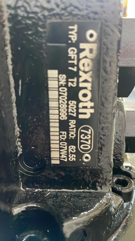 РЕДУКТОР ХОДА С ГИДРОМОТОРОМ R916574135