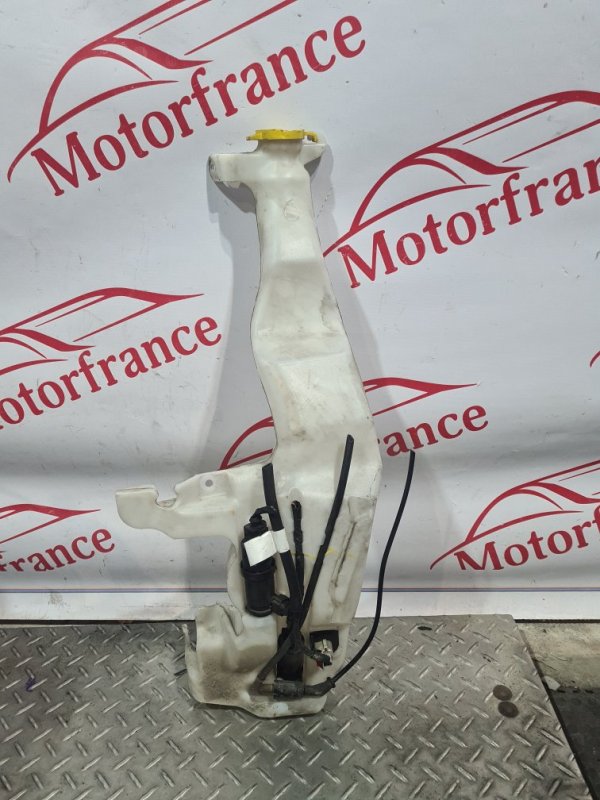 Бачок омывателя лобового стекла Grand Cherokee WK2 Бачок омывателя лобового стекла Grand Cherokee WK2