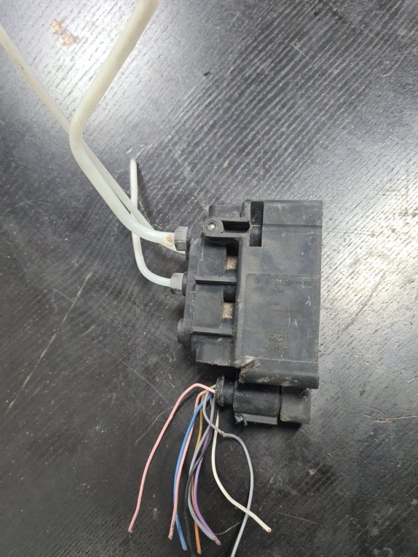 Блок клапанов пневмоподвески R251 Блок клапанов пневмоподвески R251