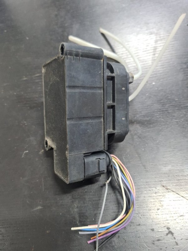 Блок клапанов пневмоподвески R251 Блок клапанов пневмоподвески R251