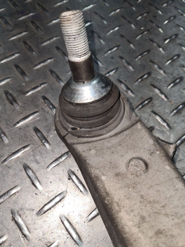 Рычаг передний нижний правый правый Grand Cherokee 2013-2022 WK2 Рычаг передний нижний правый правый Grand Cherokee 2013-2022 WK2