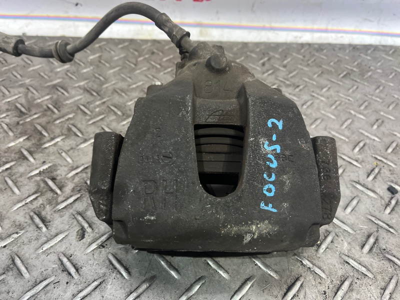 Суппорт тормозной передний правый Ford Focus 2004-2008 2 1682875 контрактная