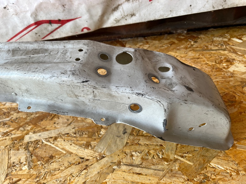 Усилитель бампера передний Renault Sandero 2