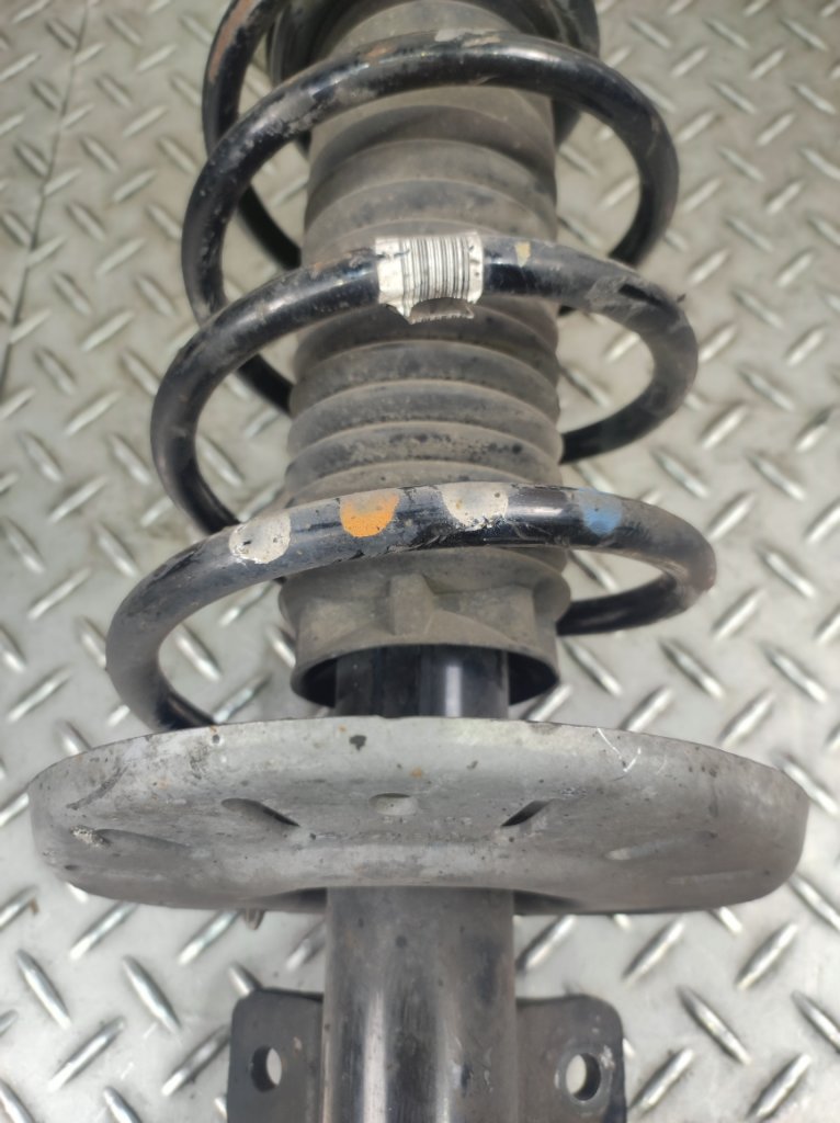 Стойка амортизатора передняя C4 Picasso 2015