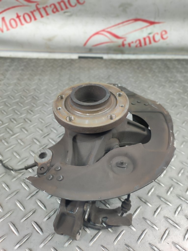 Кулак поворотный передний левый C4 Picasso 2012