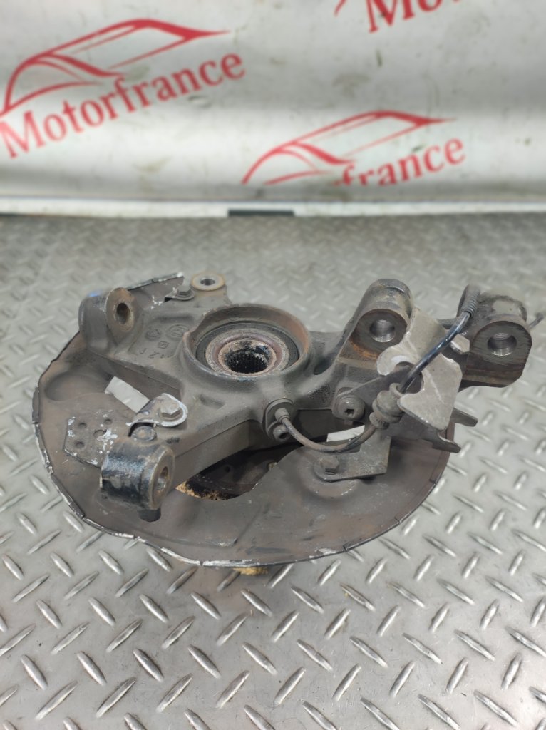 Кулак поворотный передний левый C4 Picasso 2012